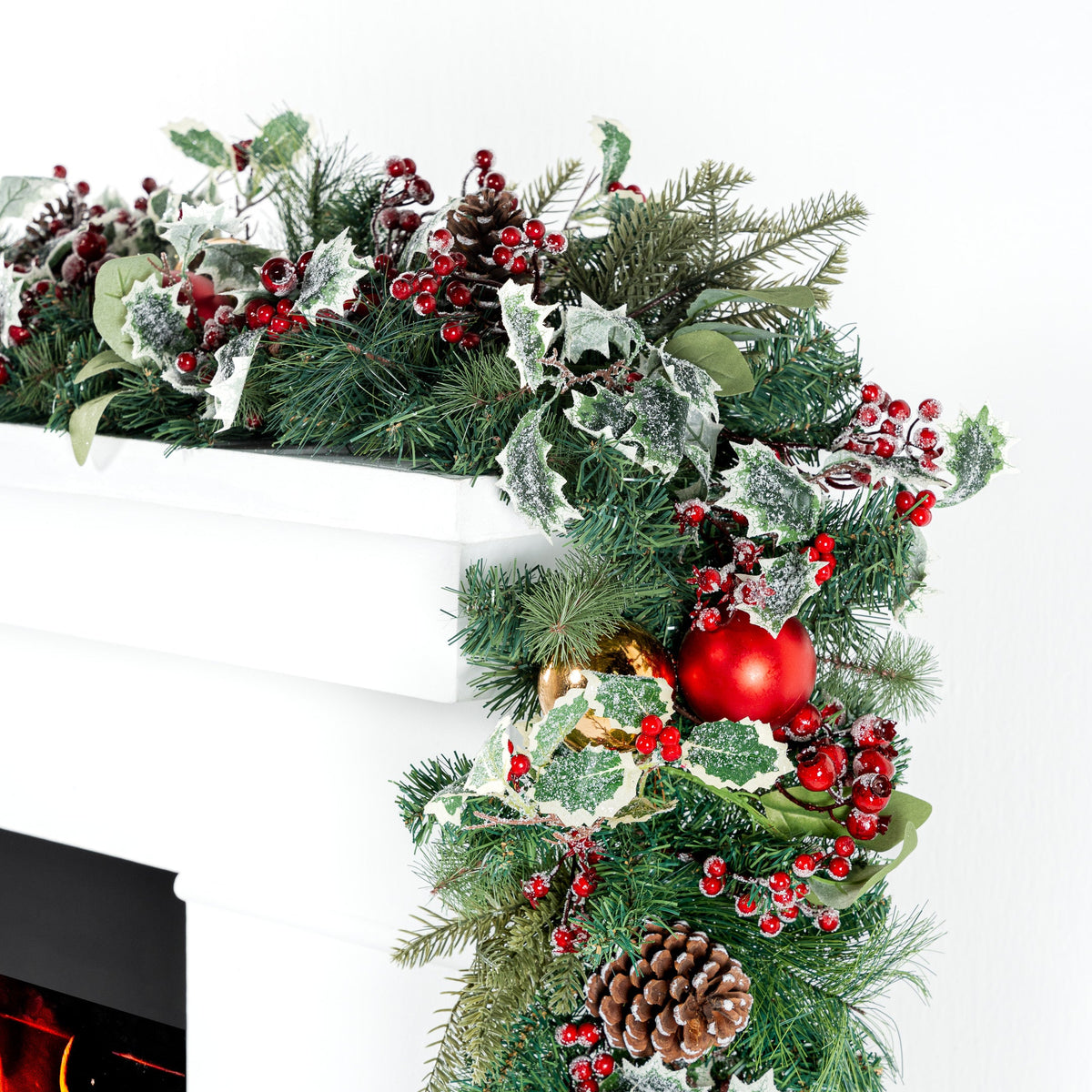 Traditional Winter Berry Garland - 6ft